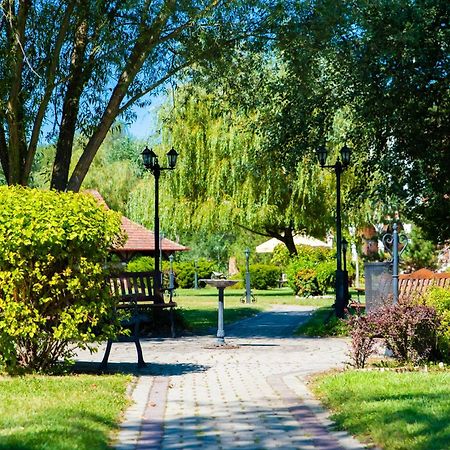 Erdospuszta Club Hotel Fenyves Дебрецен Экстерьер фото