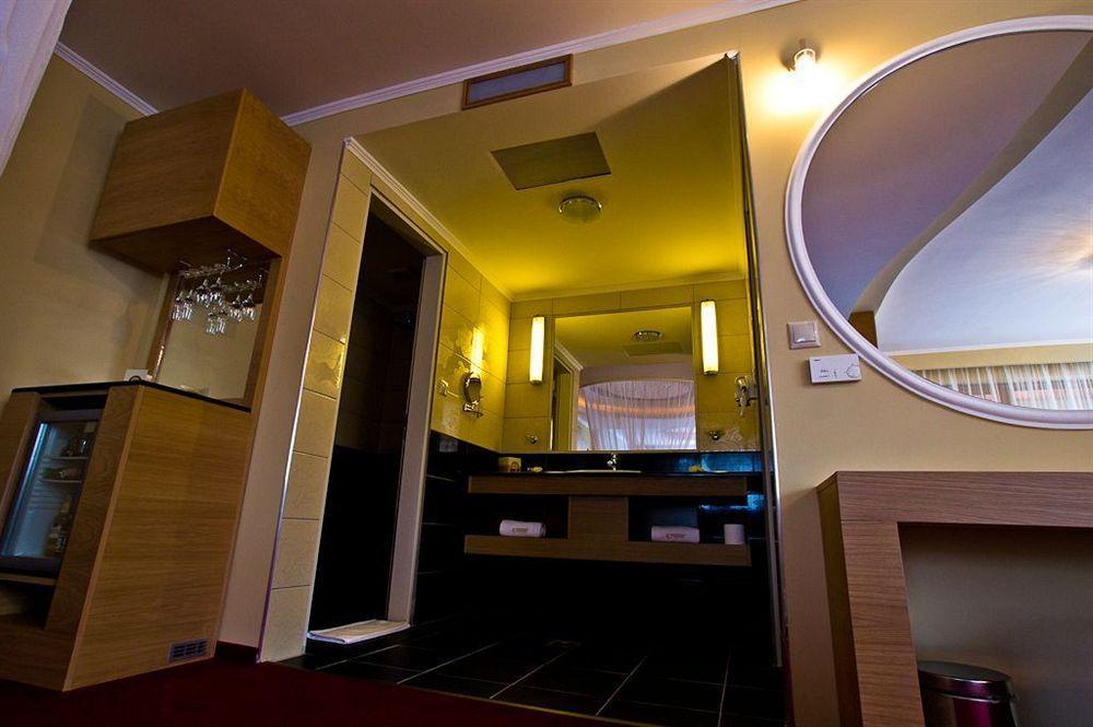 Erdospuszta Club Hotel Fenyves Дебрецен Экстерьер фото