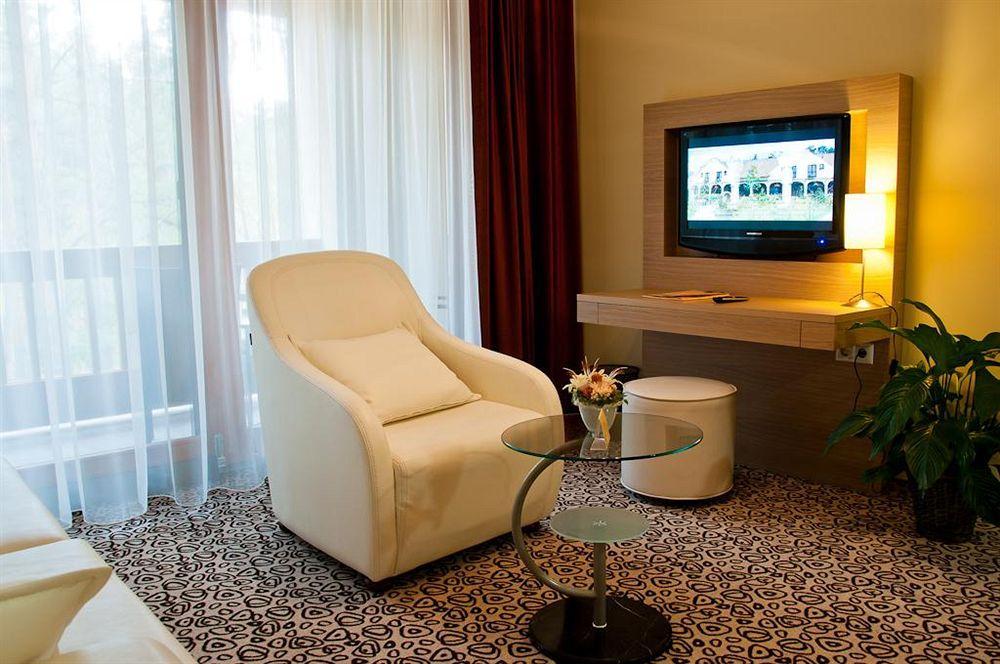 Erdospuszta Club Hotel Fenyves Дебрецен Экстерьер фото