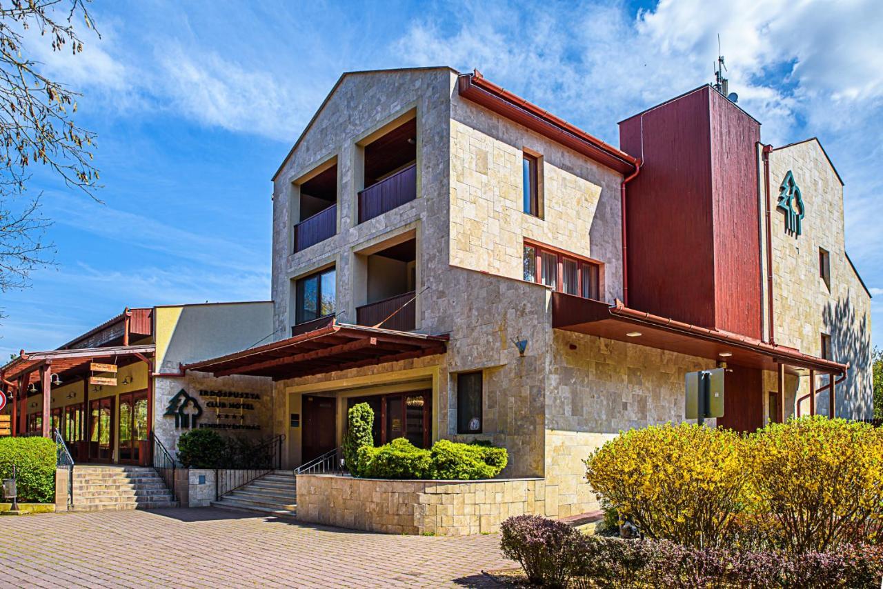 Erdospuszta Club Hotel Fenyves Дебрецен Экстерьер фото