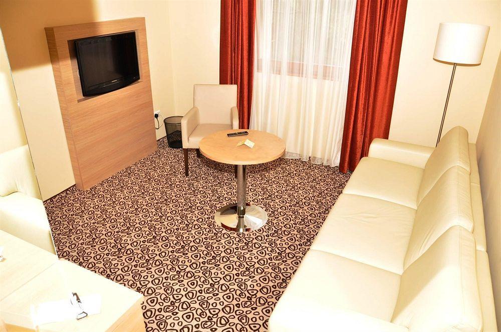 Erdospuszta Club Hotel Fenyves Дебрецен Экстерьер фото