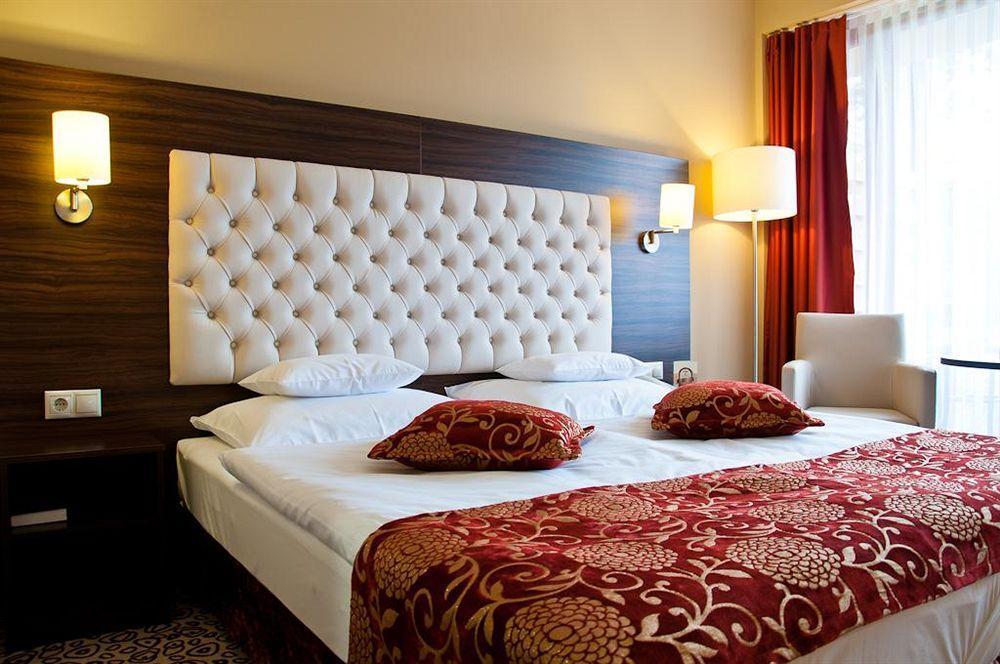 Erdospuszta Club Hotel Fenyves Дебрецен Экстерьер фото