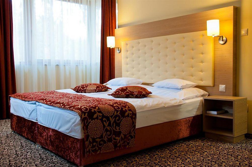 Erdospuszta Club Hotel Fenyves Дебрецен Экстерьер фото